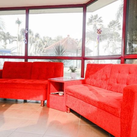 Oyo 803 Toetie Hotel Бату Екстер'єр фото