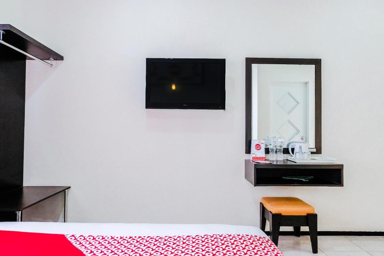 Oyo 803 Toetie Hotel Бату Екстер'єр фото