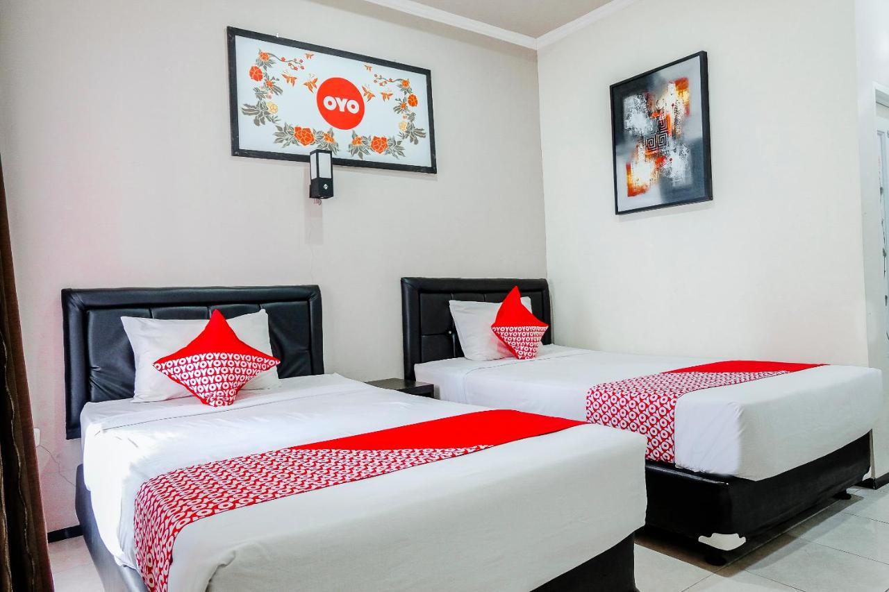 Oyo 803 Toetie Hotel Бату Екстер'єр фото