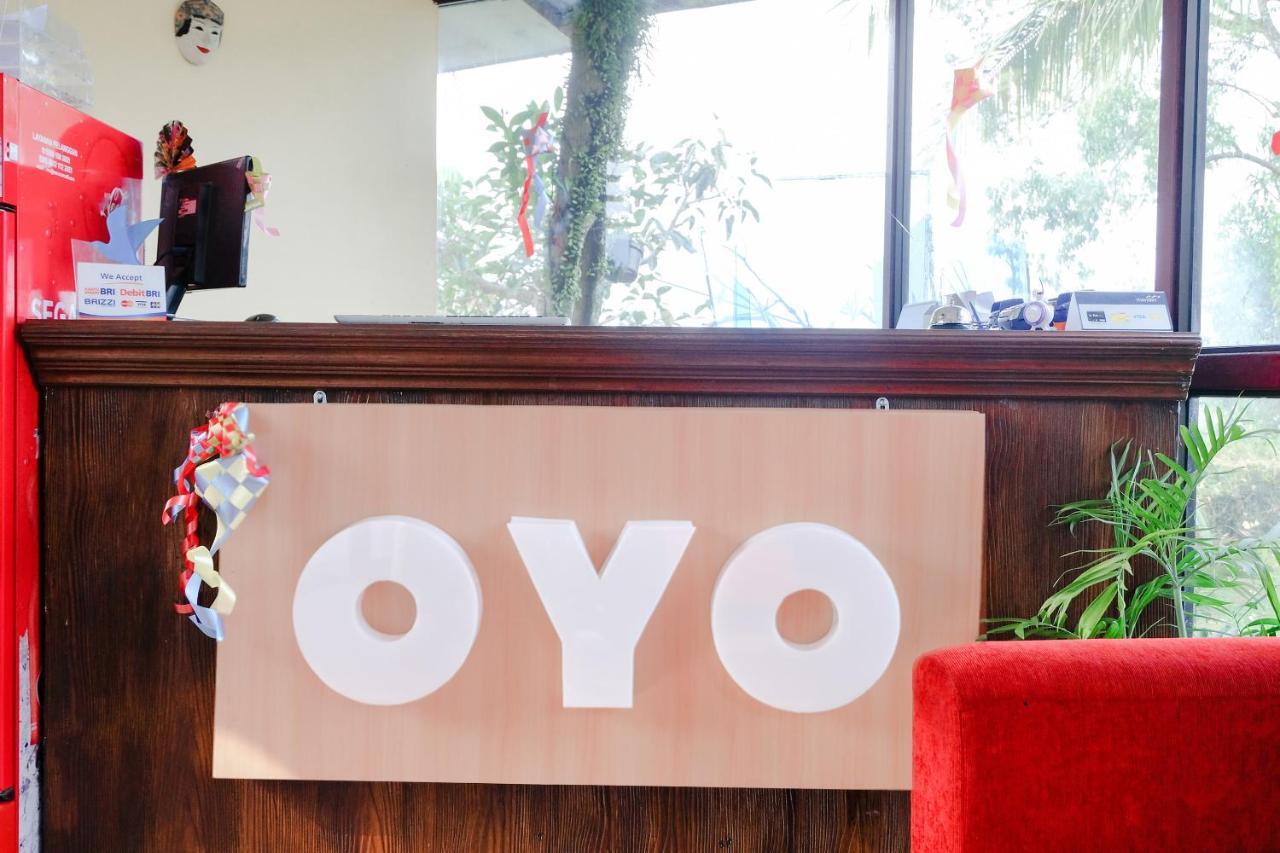 Oyo 803 Toetie Hotel Бату Екстер'єр фото