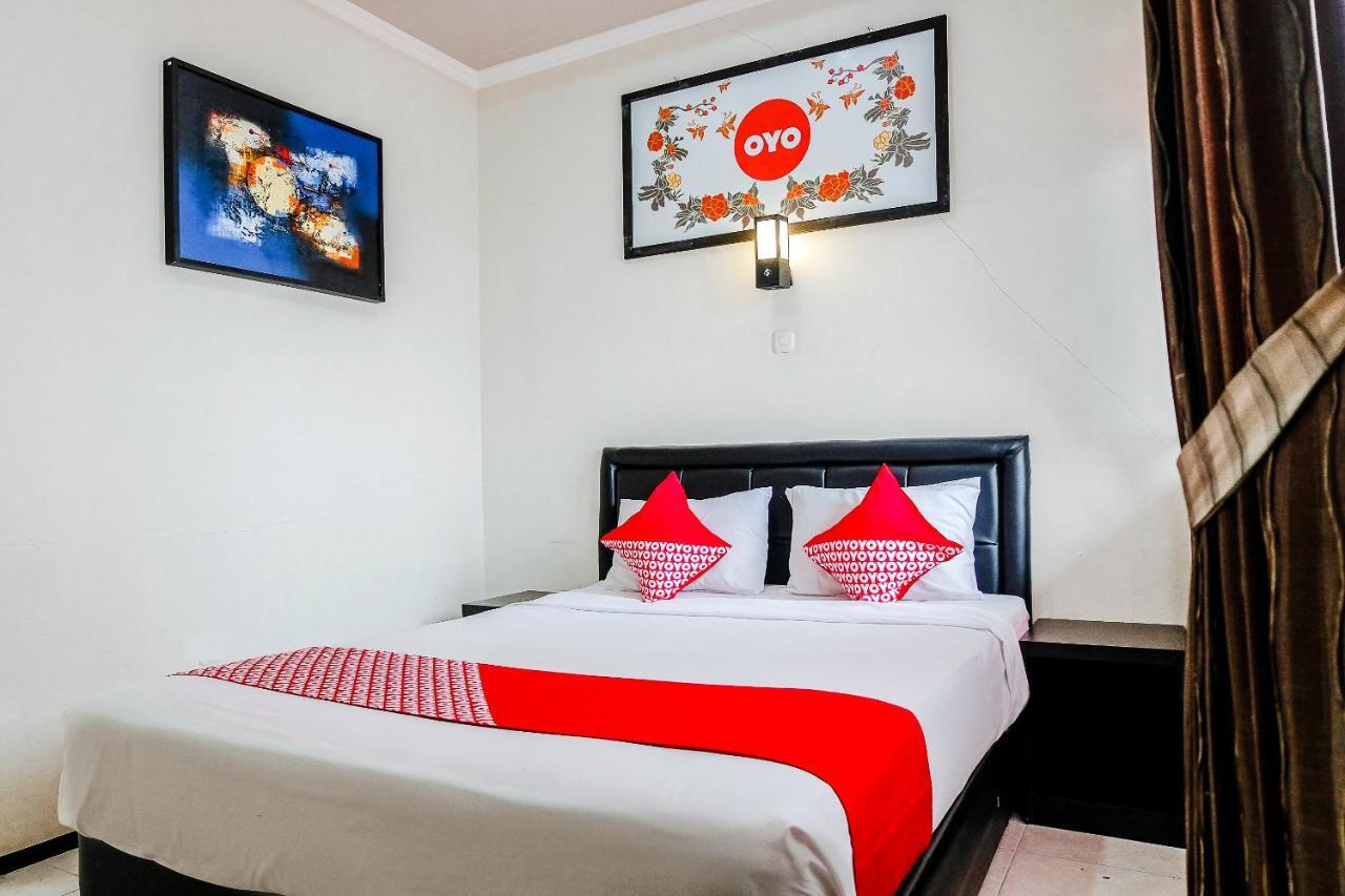 Oyo 803 Toetie Hotel Бату Екстер'єр фото